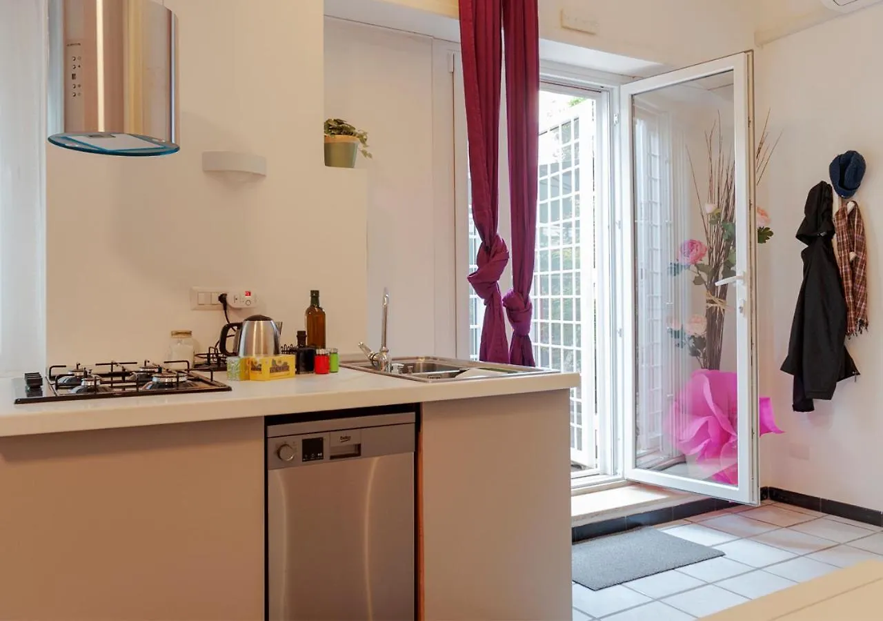Apartment Plumeria Bianca Rome