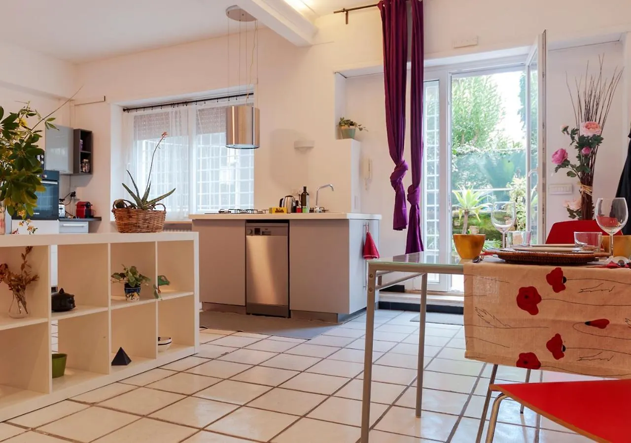 Apartment Plumeria Bianca Rome